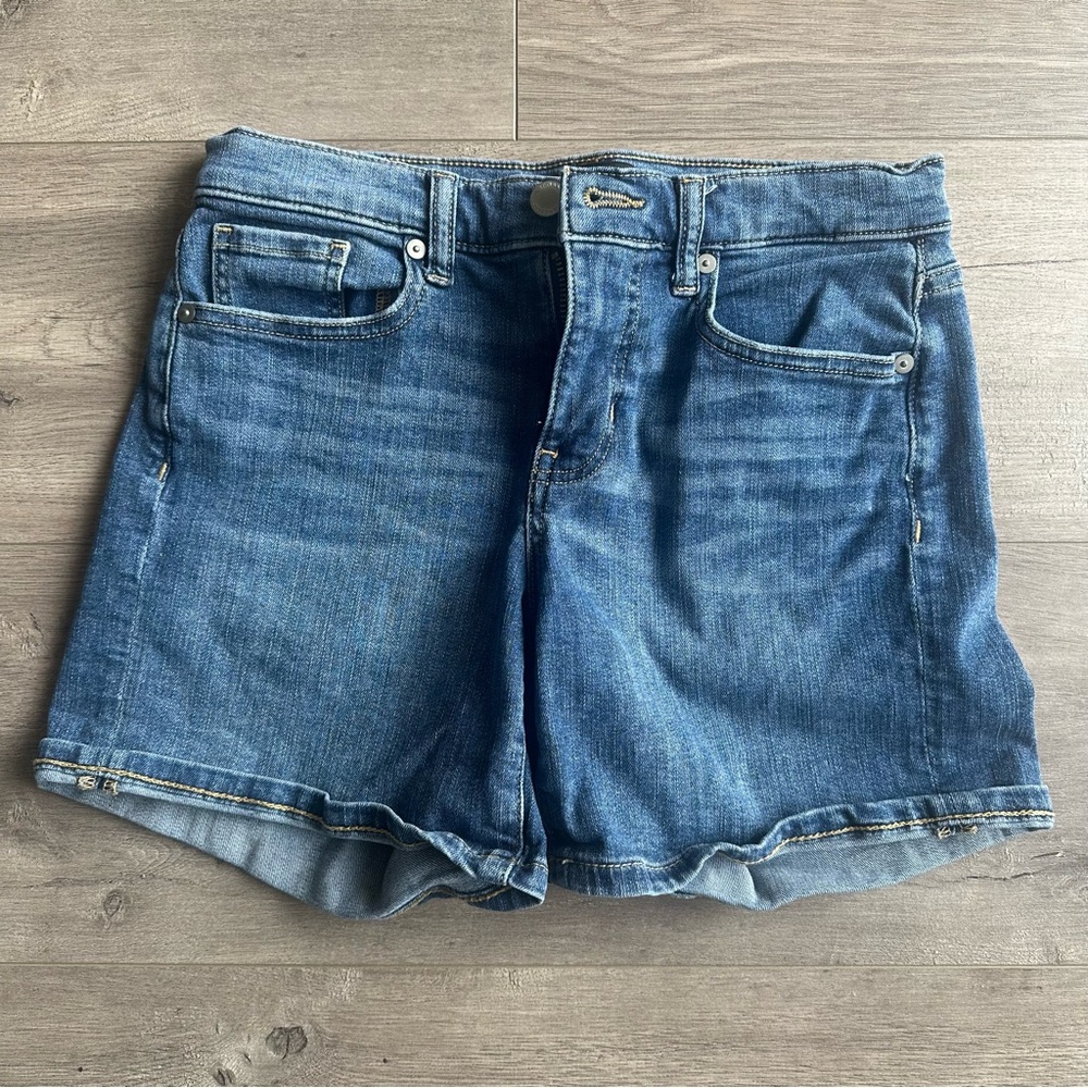 Banana Republic mid-rise Jean short - size 25